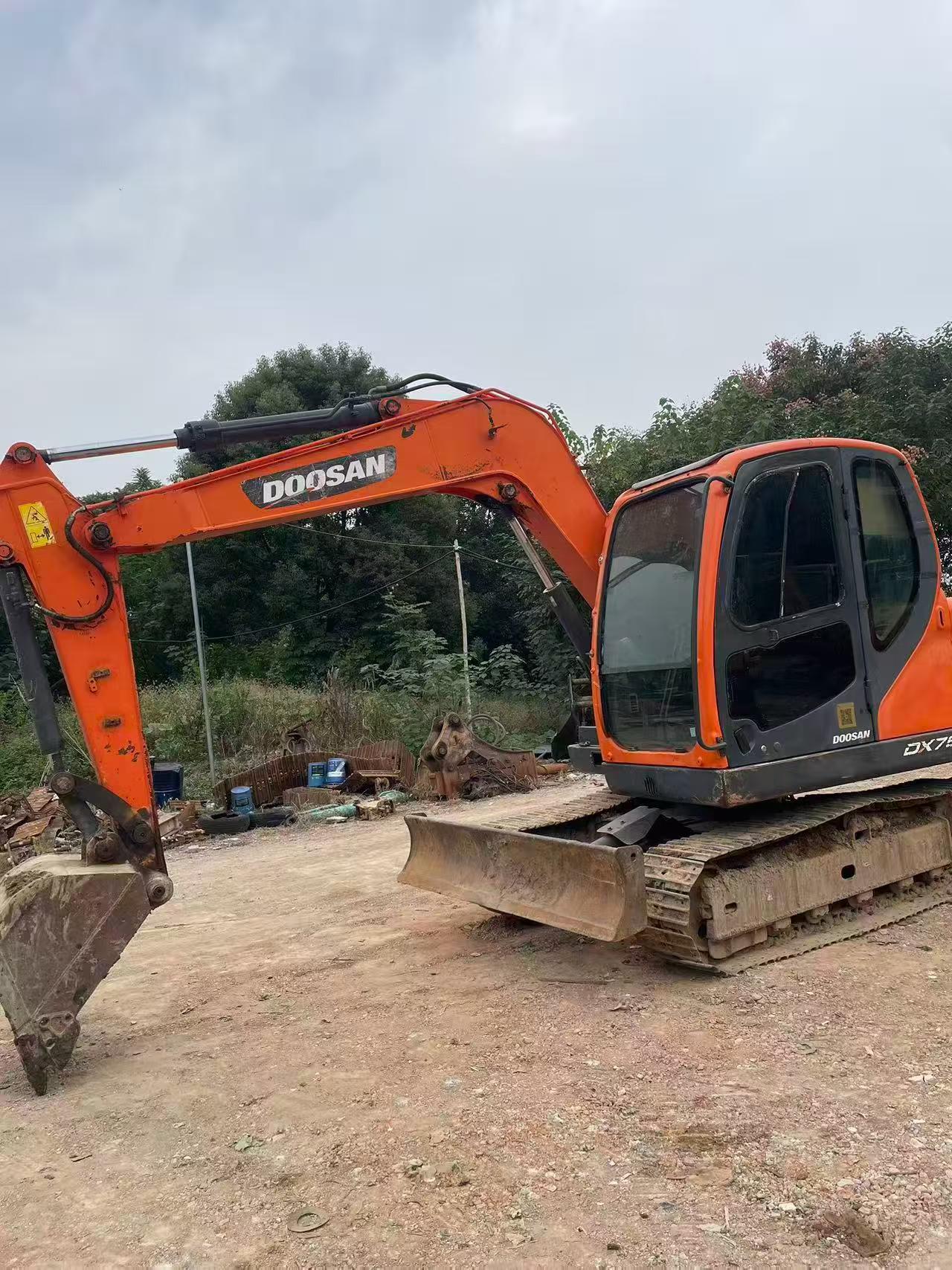Compre Escavadeira Doosan DX75 Usada / 2
