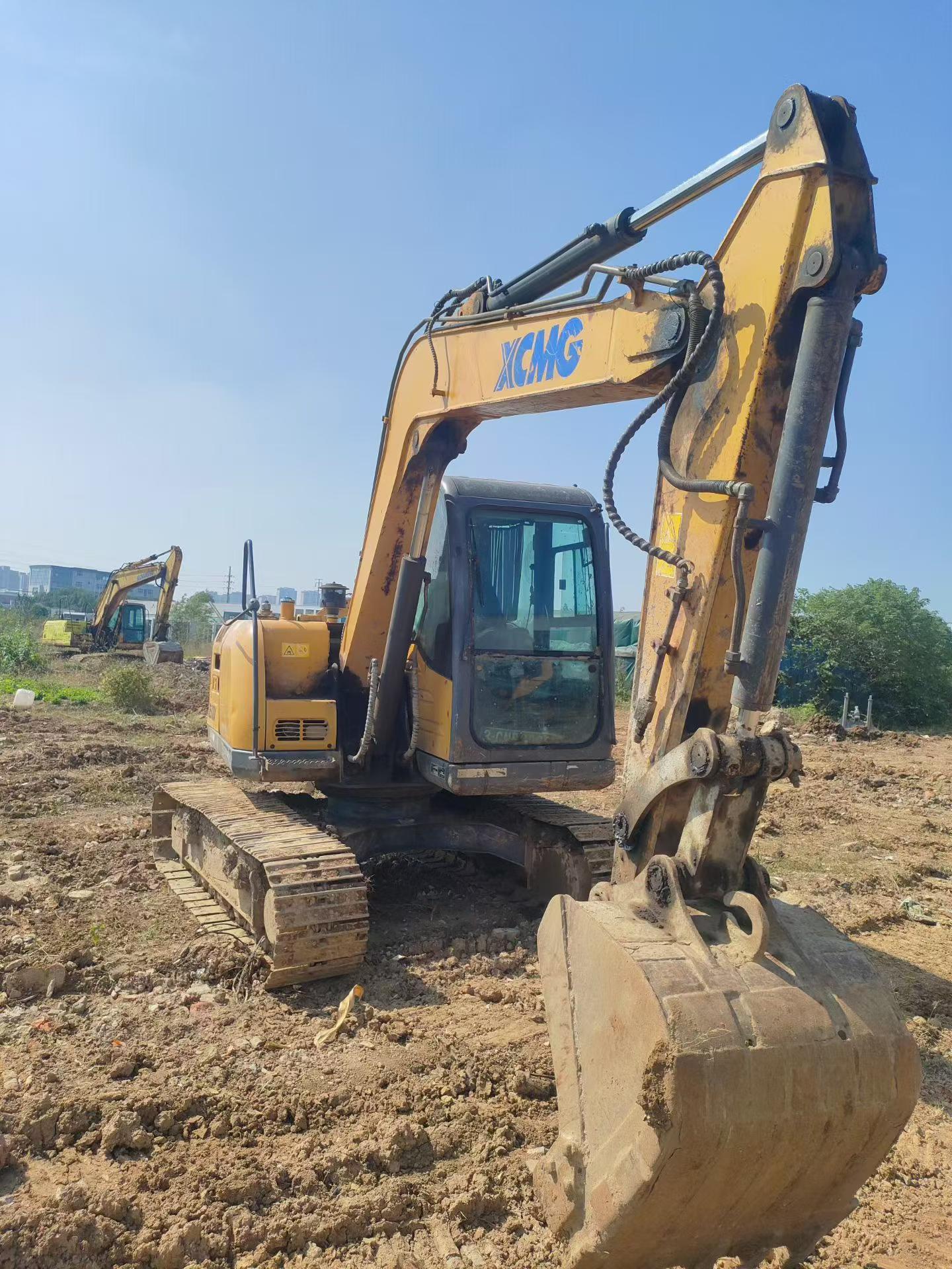 Buy XCMG XE75C Used Excavator / 2