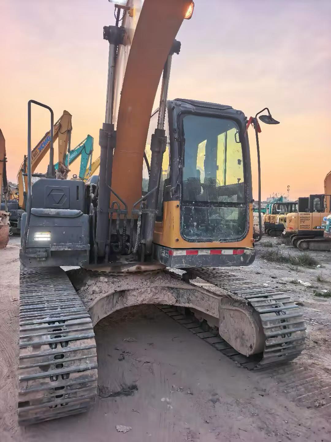 Buy XCMG XE135B Used Excavator / 4