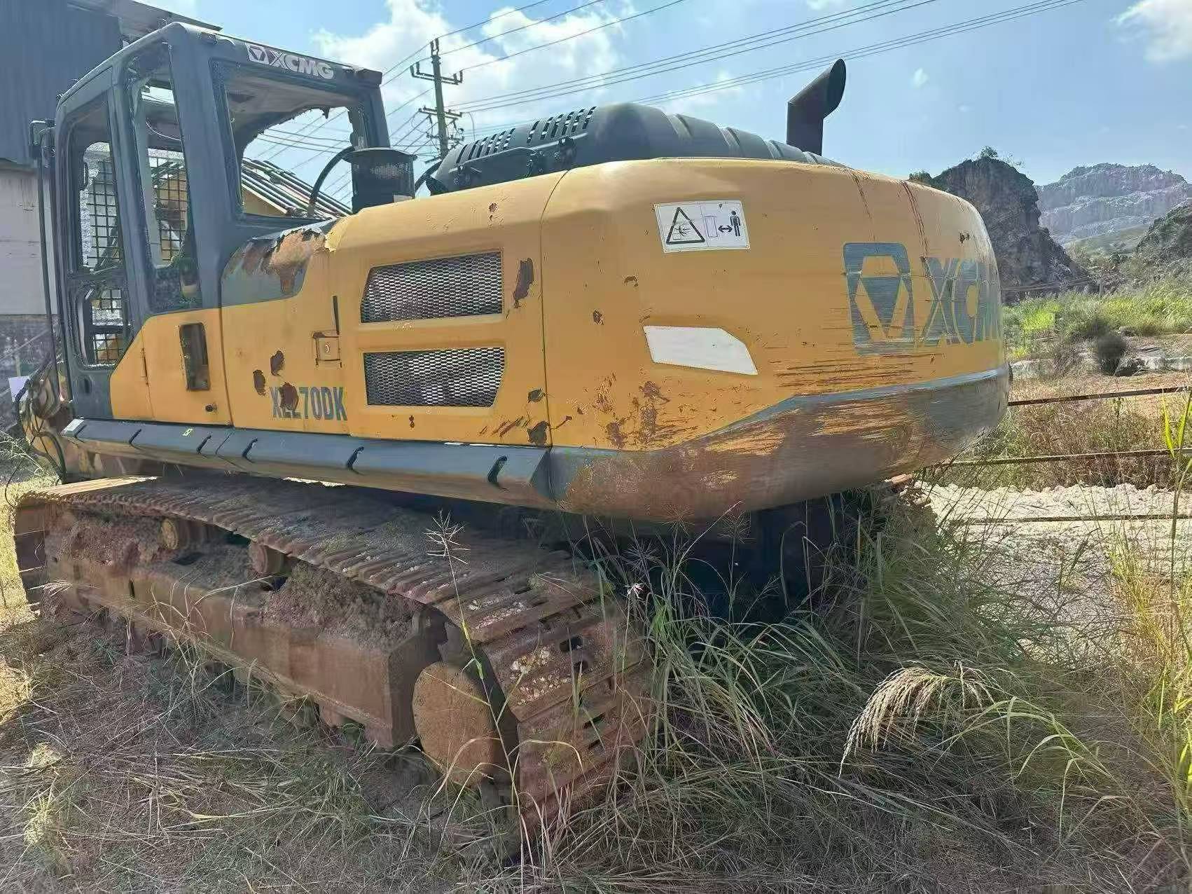 Buy XCMG XE270DK Used Excavator / 8