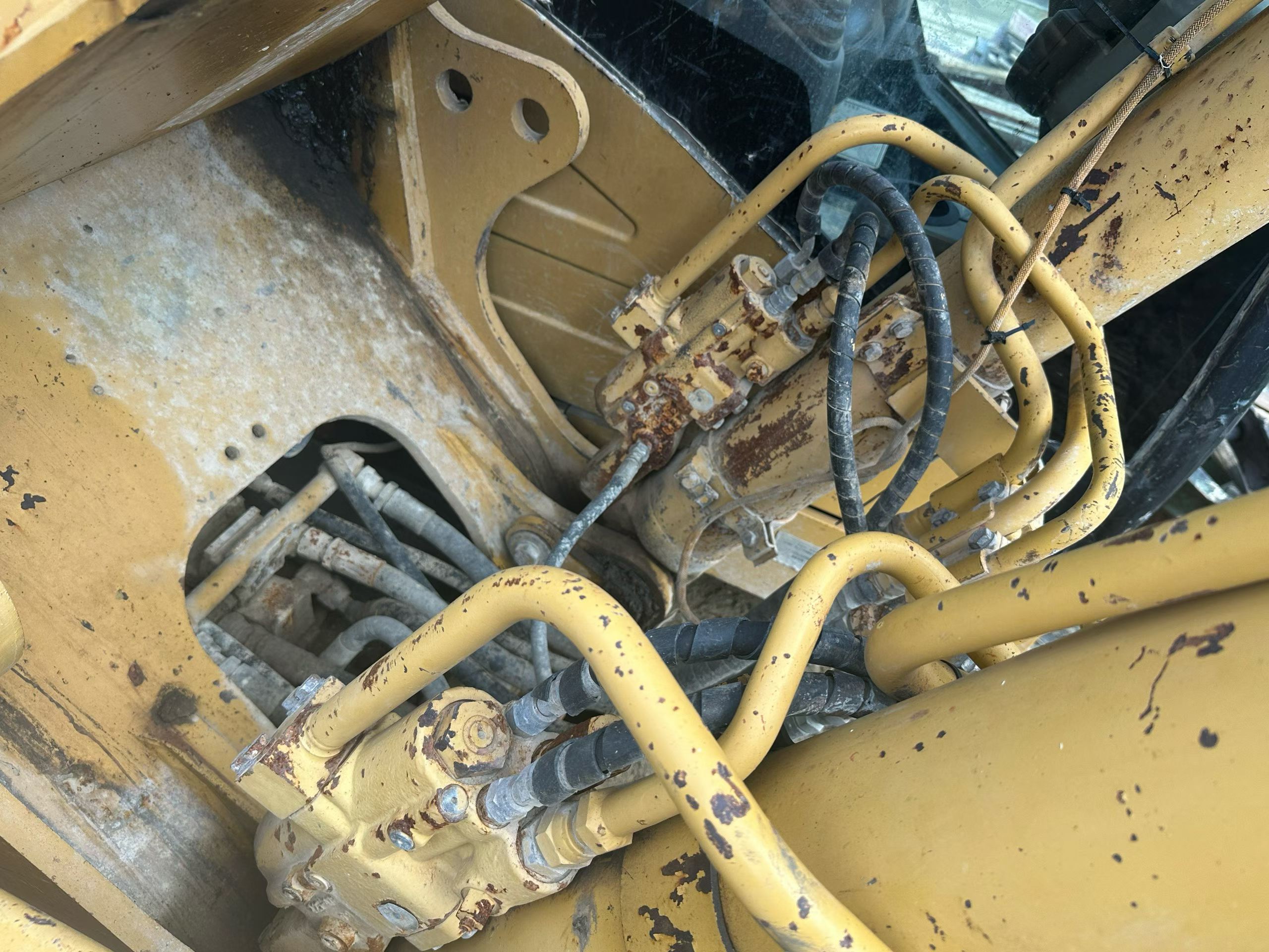 Buy Caterpillar 320D Used Excavator / 1