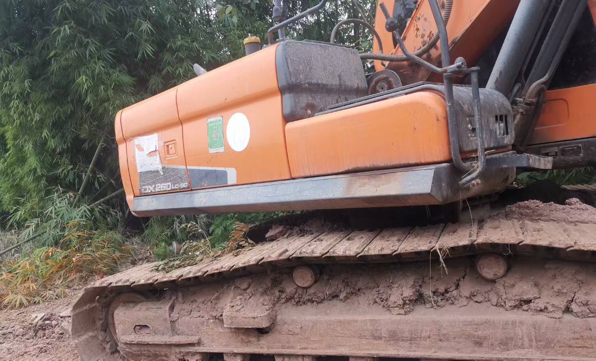 Buy Doosan DH220 Used Excavator / 2