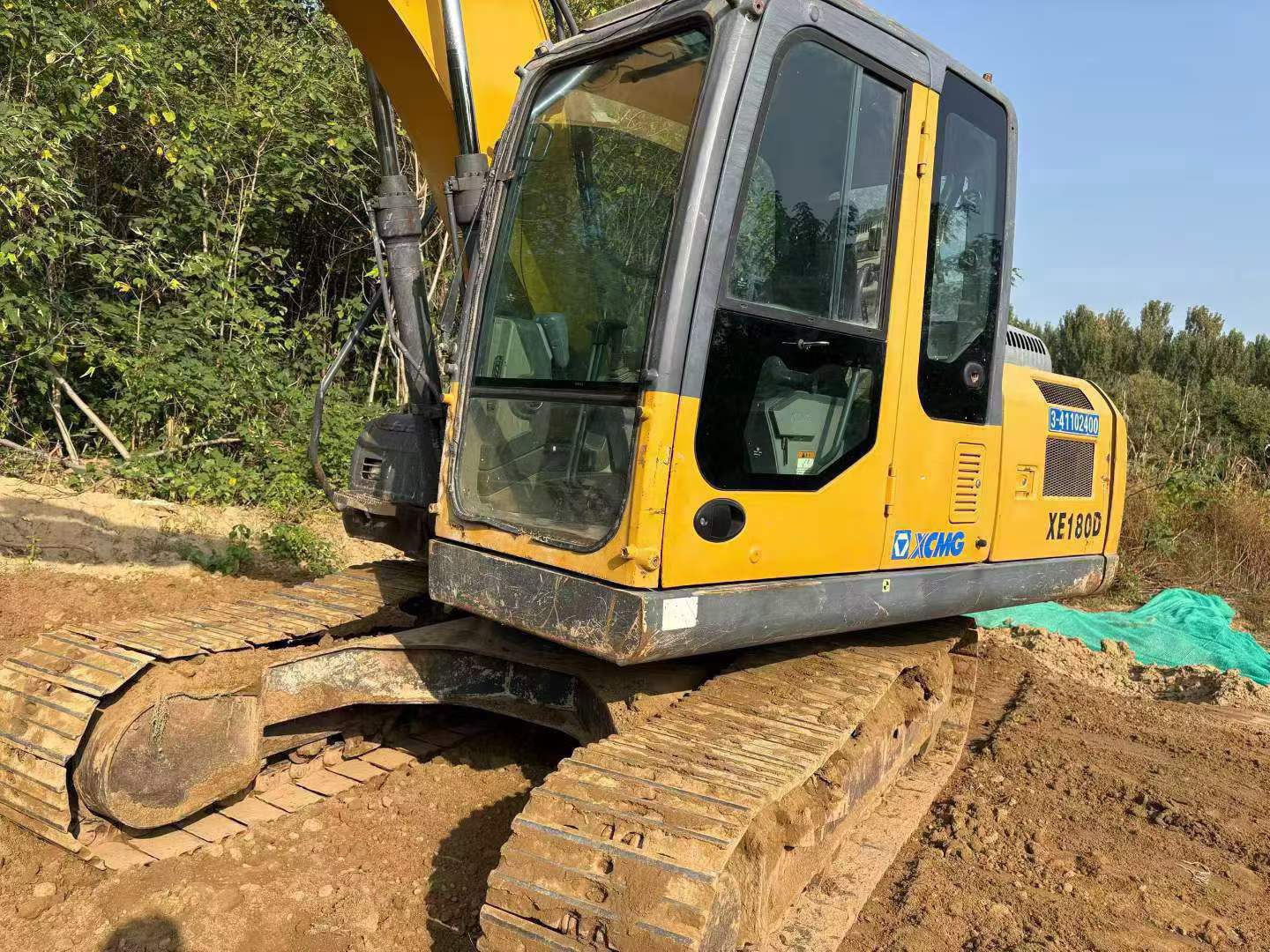 شراء حفارة XCMG XE135D مستعملة / 8