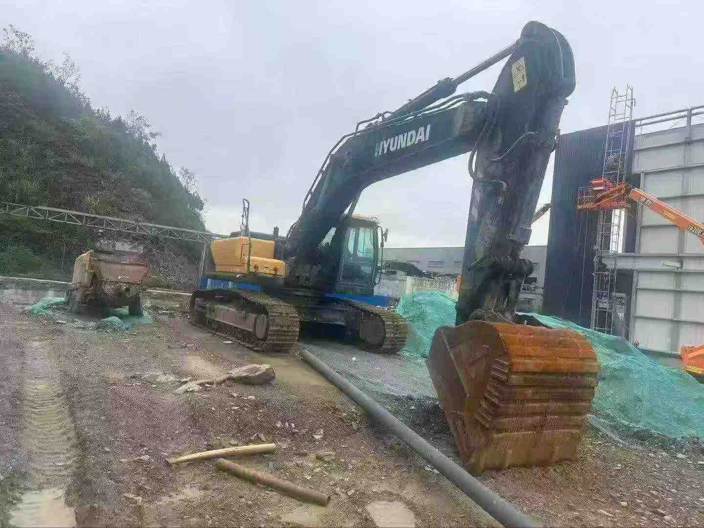 Buy Hyundai R350LVS Used Excavator / 2