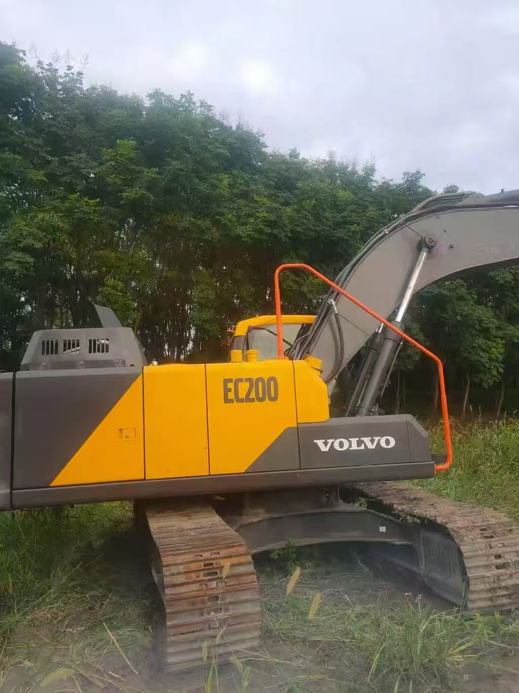 Buy Volvo EC200 Used Excavator / 2 Buy Volvo EC200 Used Excavator / 2