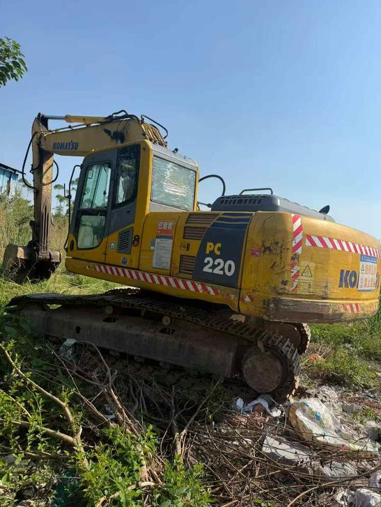 Buy Komatsu PC220-8 Used Excavator / 1