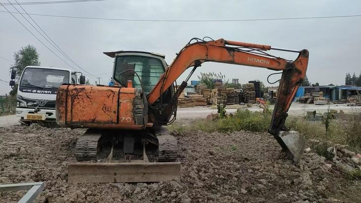 Buy Hitachi EX60-6 Used Excavator / 1