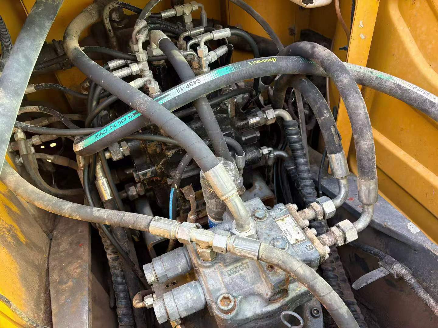شراء حفارة XCMG XE135D مستعملة / 5