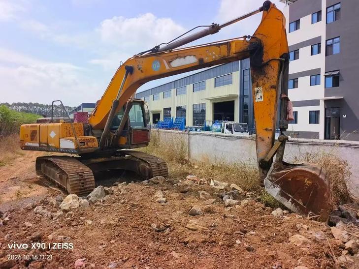 Buy Sany SY215C Used Excavator / 1