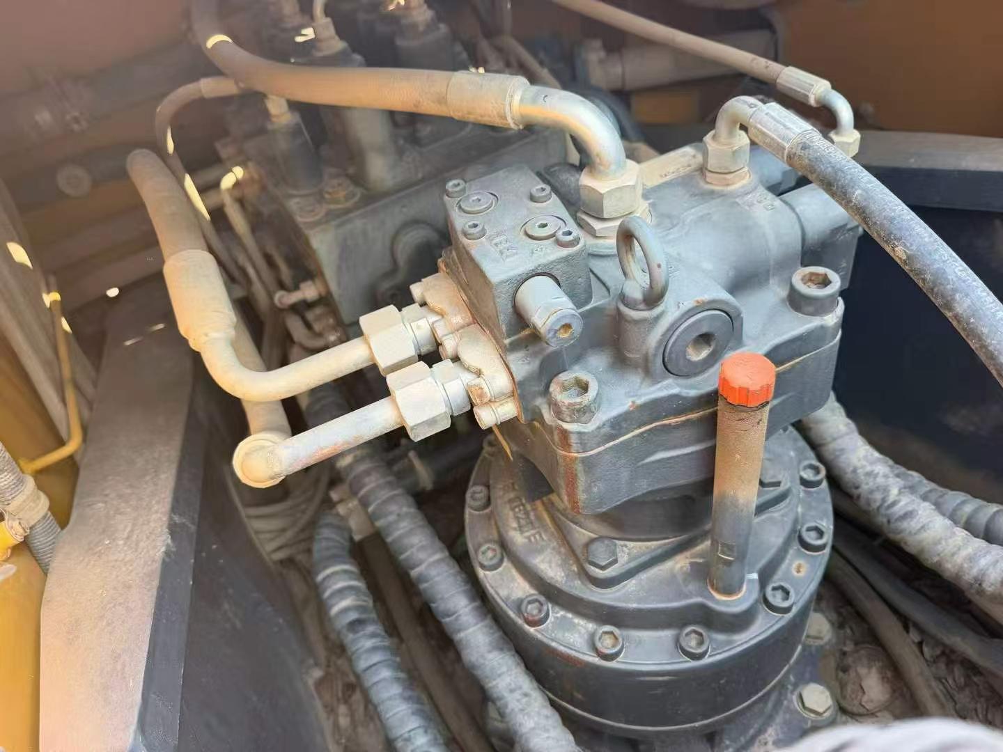 شراء حفارة XCMG XE240D مستعملة / 2