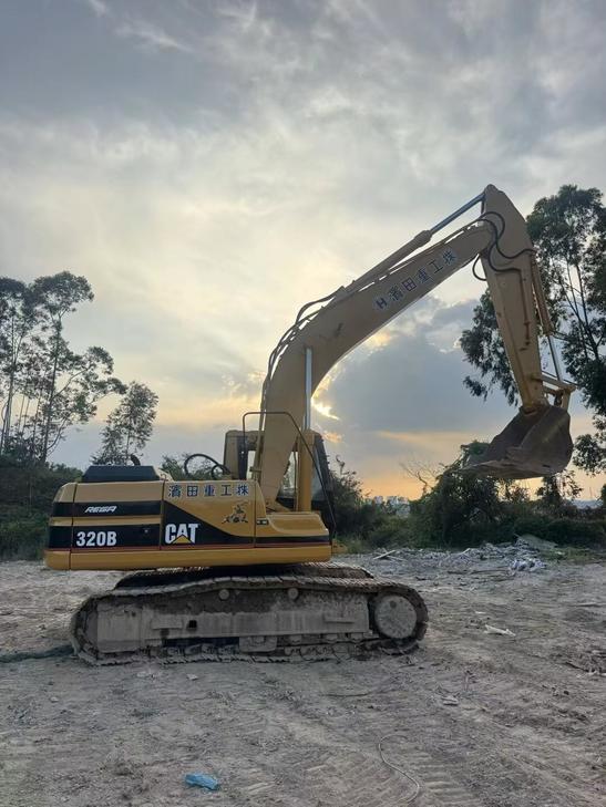 Buy Caterpillar 320B Used Excavator / 1