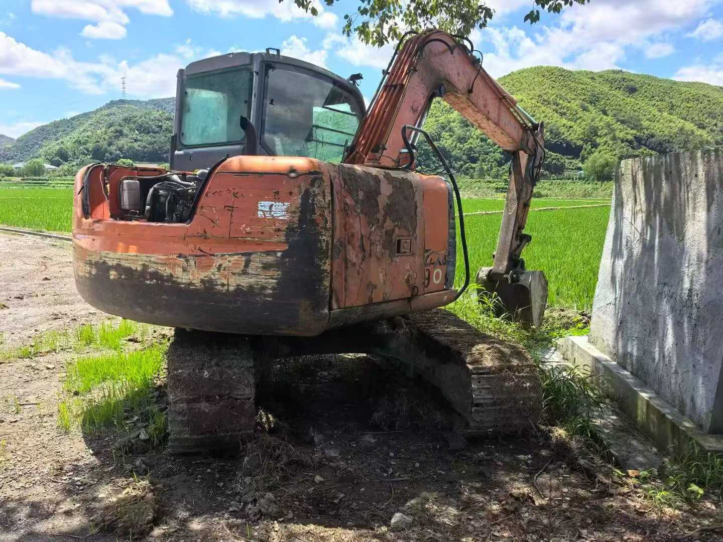 Compre Escavadeira Hitachi EX70 Usada / 4