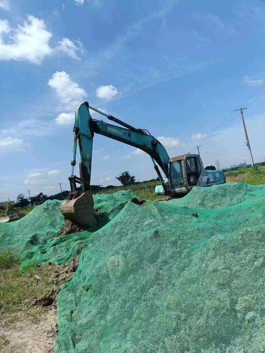 Buy Kobelco SK200 Used Excavator / 1