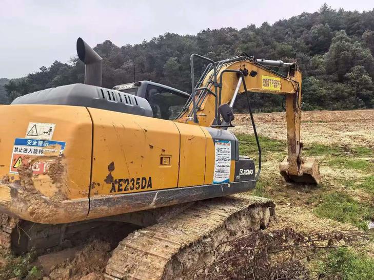 Buy XCMG XE205DA Used Excavator / 1
