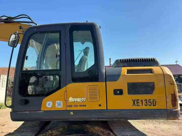 Buy XCMG XE135B Used Excavator / 1