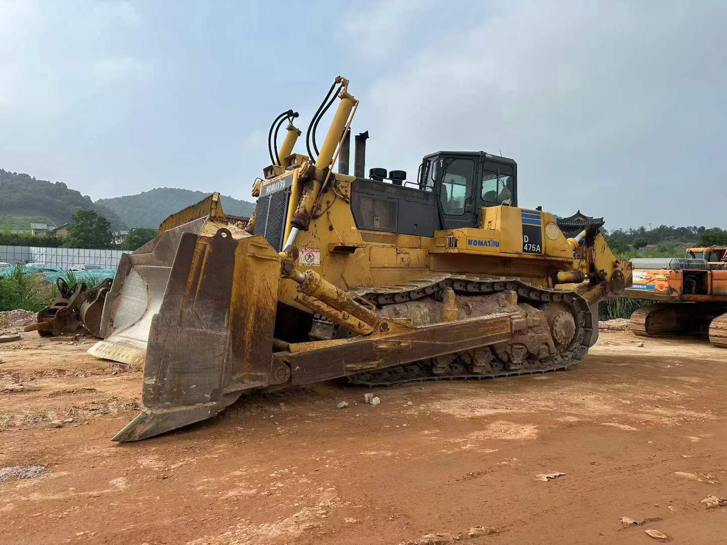 Buy Komatsu WA475-10 Used Excavator / 2