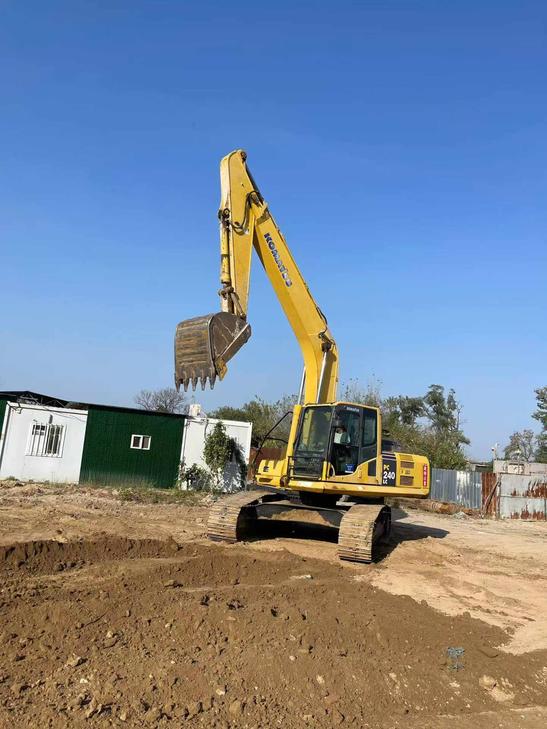 Buy Komatsu PC240-6 Used Excavator / 1
