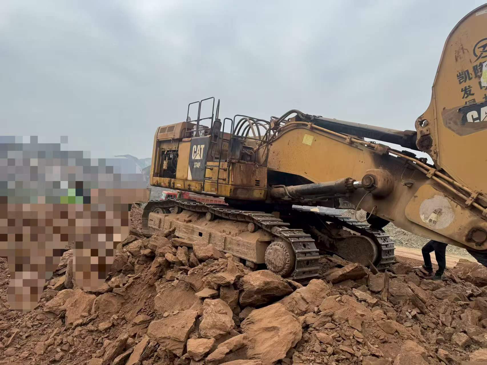 Buy Caterpillar 374D Used Excavator / 3