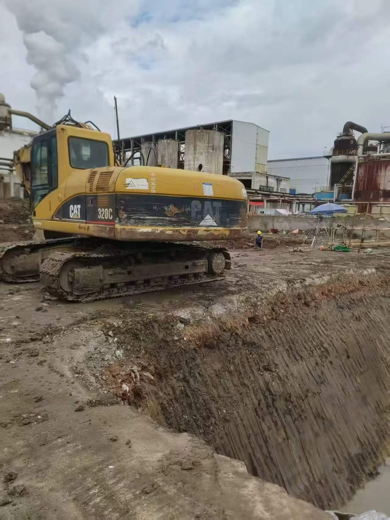Buy Caterpillar 320C Used Excavator / 2