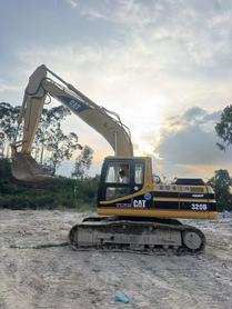 Buy Caterpillar 320B Used Excavator / 2 Buy Caterpillar 320B Used Excavator / 2