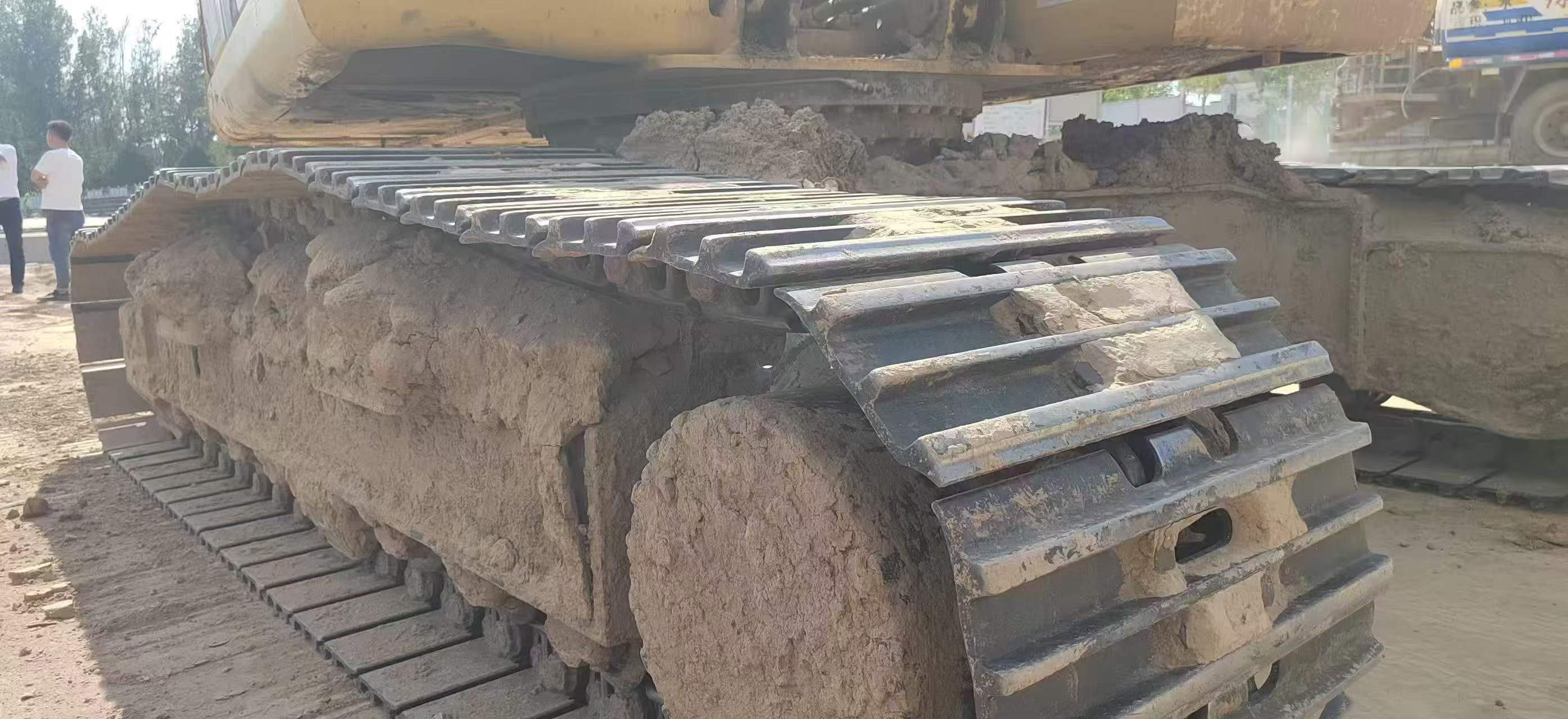Buy Komatsu PC220-8 Used Excavator / 2
