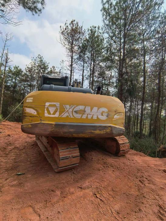 Buy XCMG XE135B Used Excavator / 1