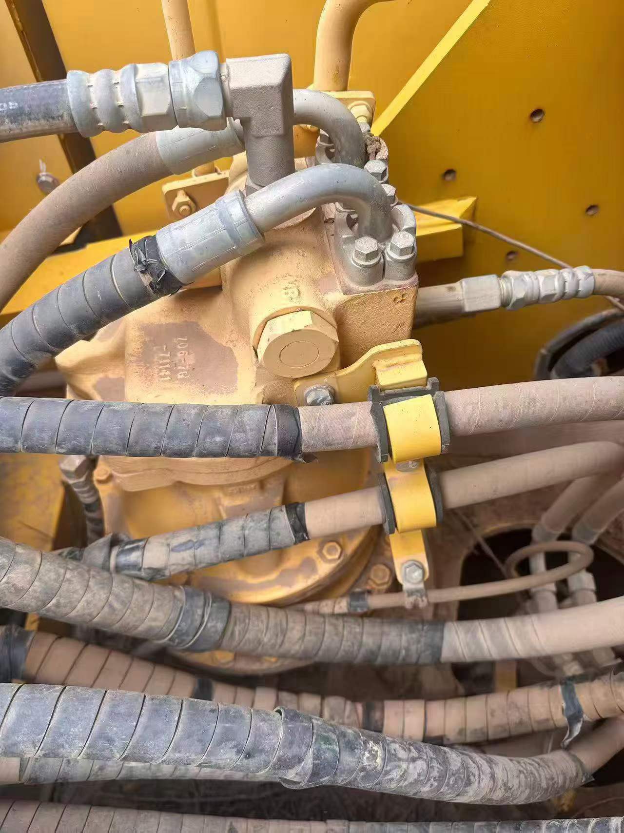 Buy Komatsu PC220-8 Used Excavator / 5