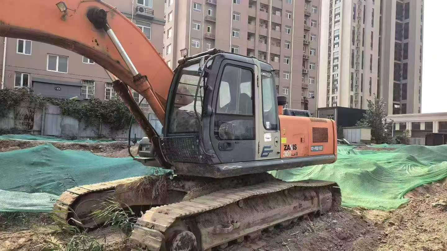 شراء حفارة Hitachi ZX260-3G مستعملة / 2