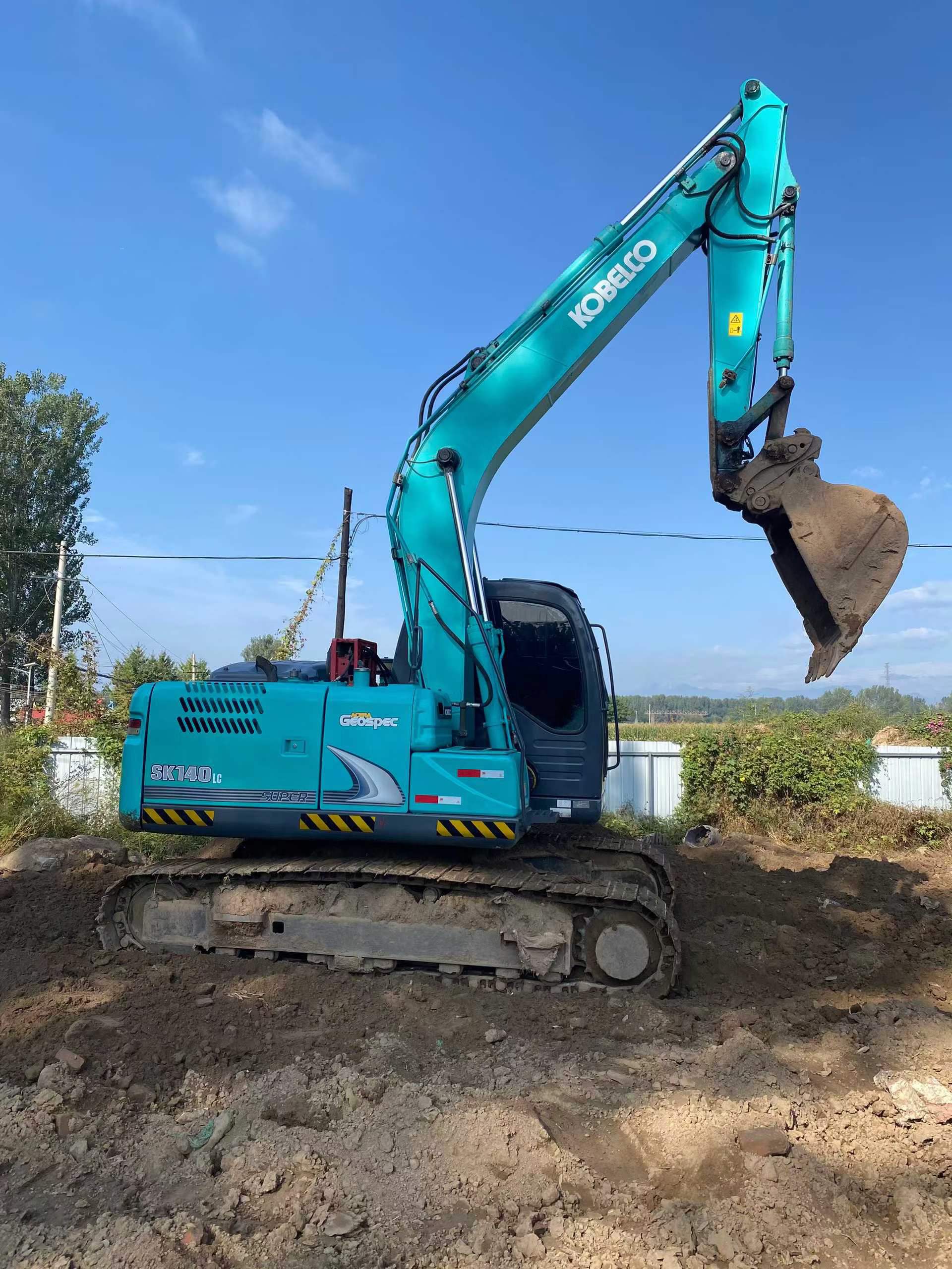 Buy Kobelco SK140 Used Excavator / 4