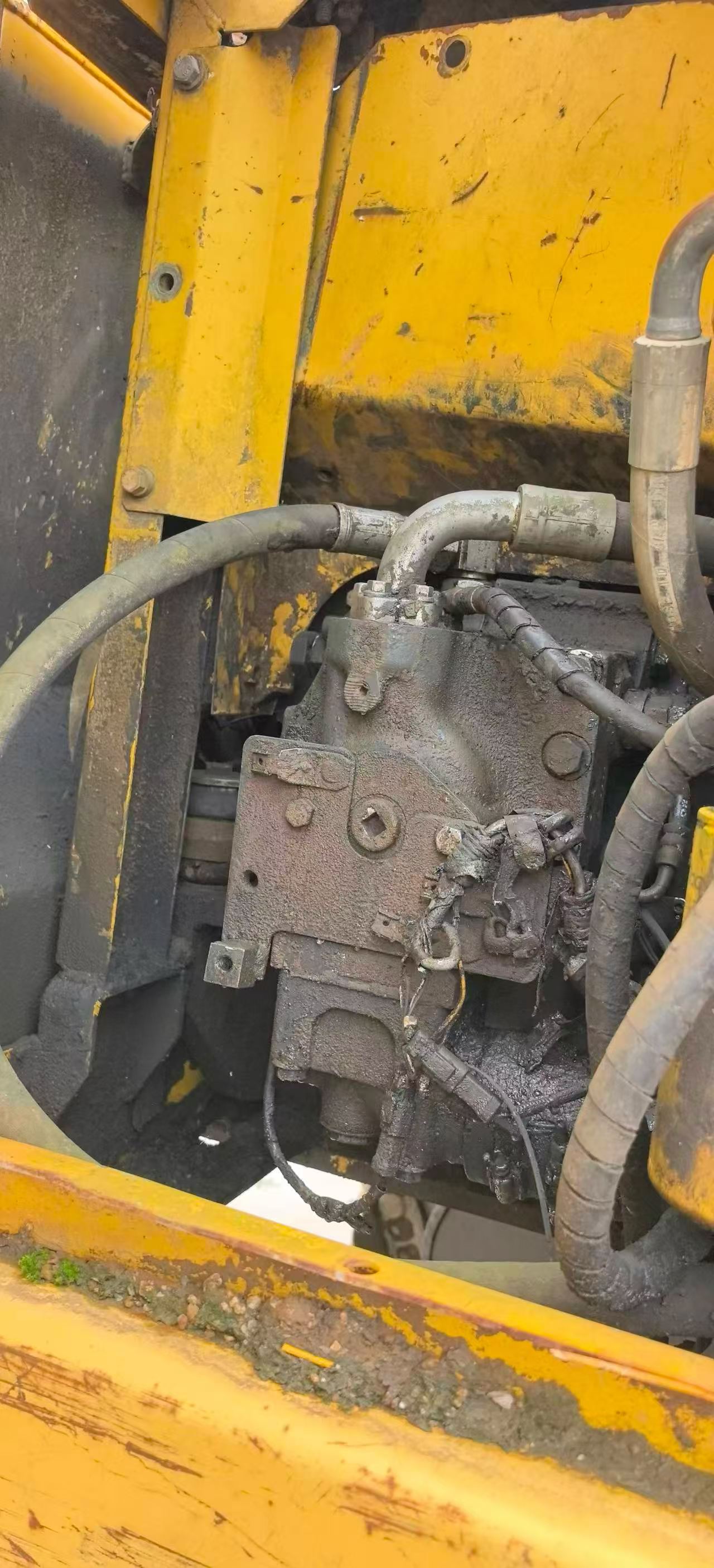 Купить Подержанный Экскаватор Komatsu PC130 / 5