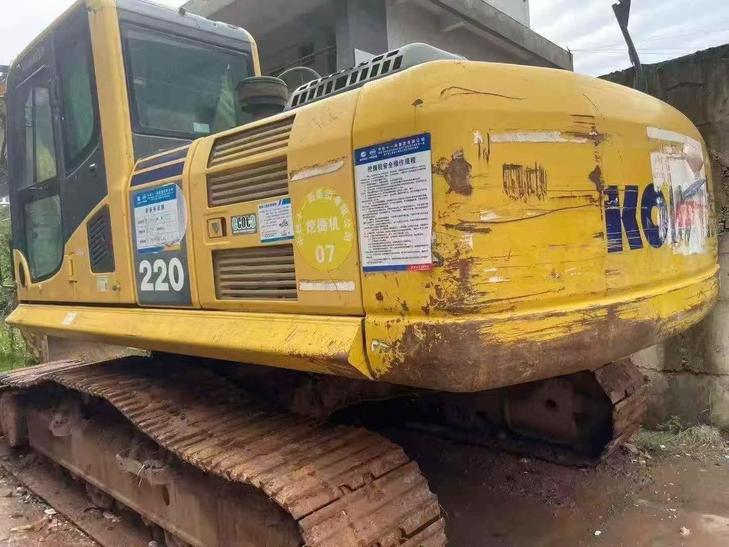 Buy Komatsu PC220-8 Used Excavator / 1
