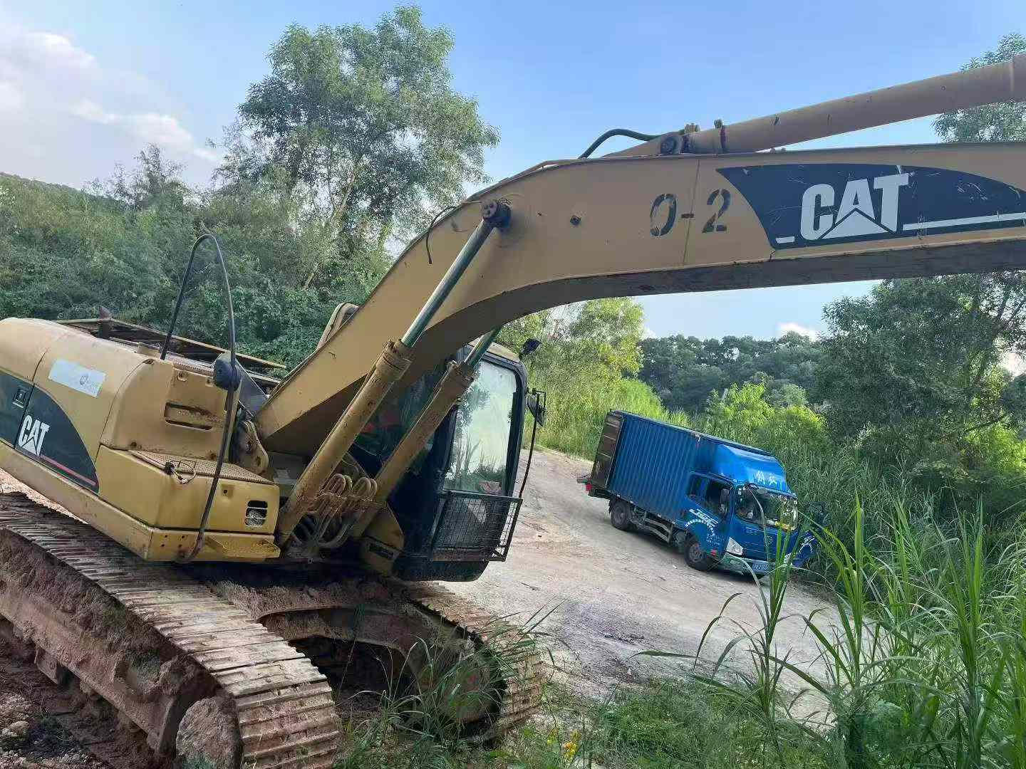 Buy Caterpillar 320C Used Excavator / 9