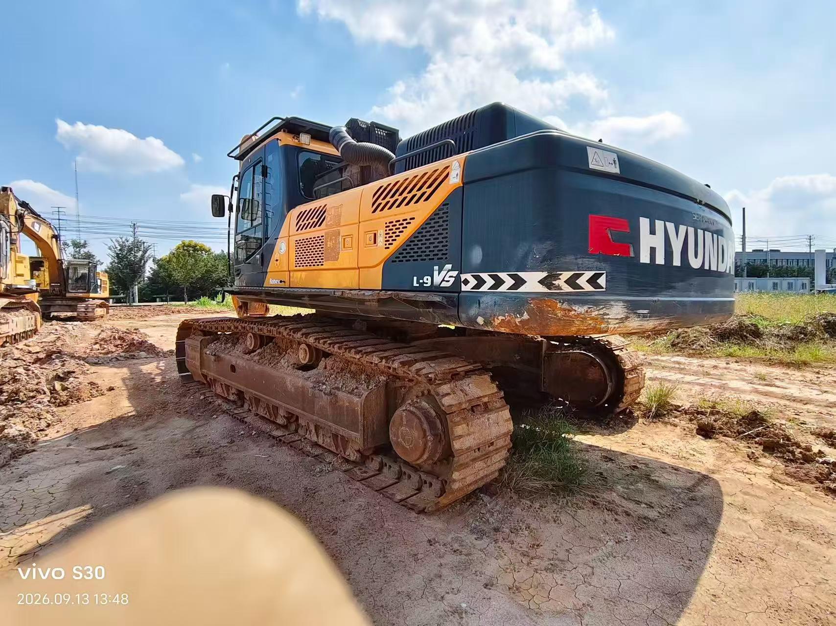 Buy Hyundai R520LC Used Excavator / 3