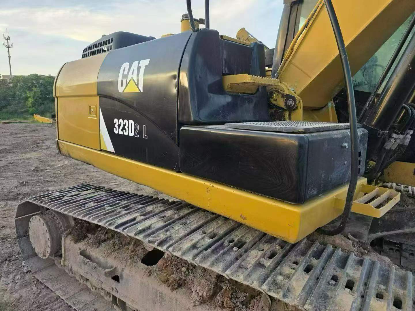 Buy Caterpillar 323D2L Used Excavator / 8