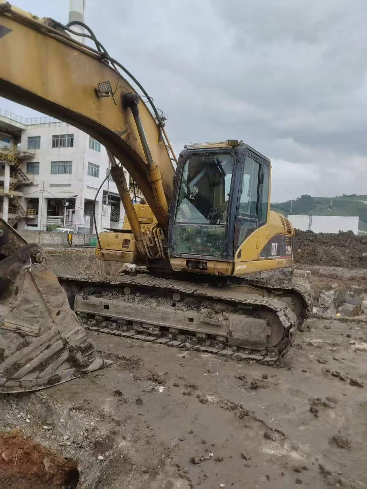 Buy Caterpillar 320C Used Excavator / 4