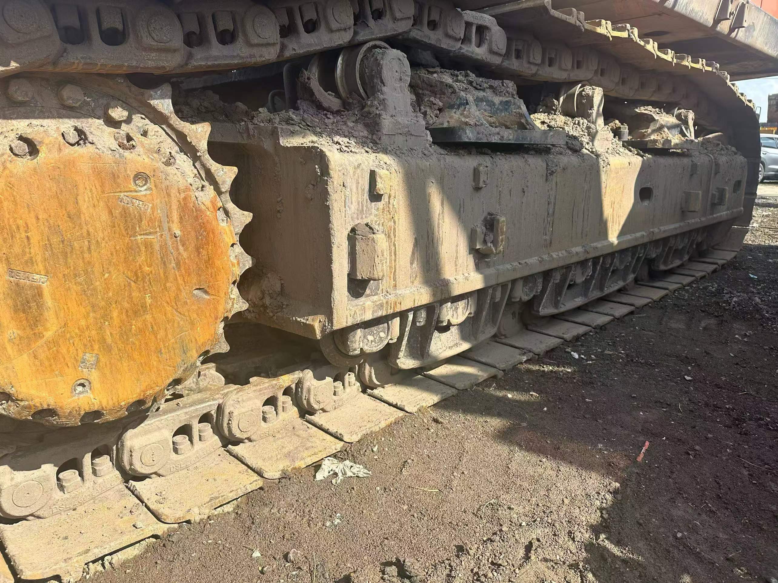 Buy Hitachi ZX690LCH-5A Used Excavator / 2