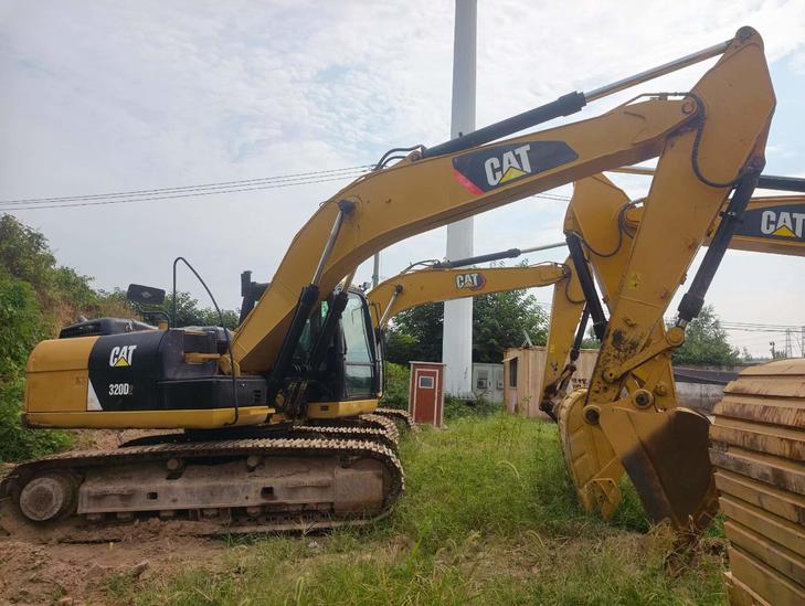 Buy Caterpillar 320D Used Excavator / 1