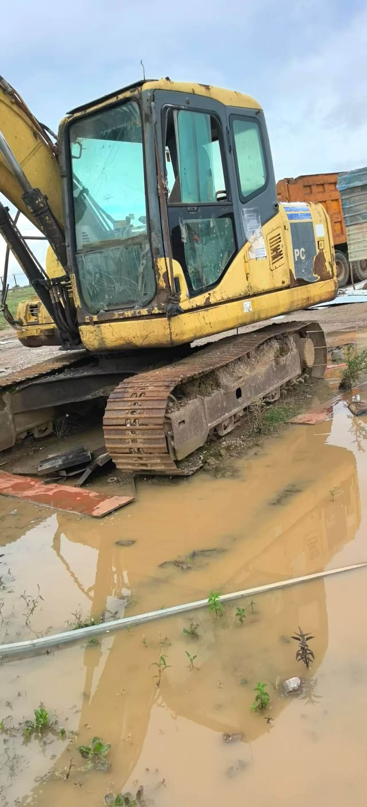 Купить Подержанный Экскаватор Komatsu PC130 / 7
