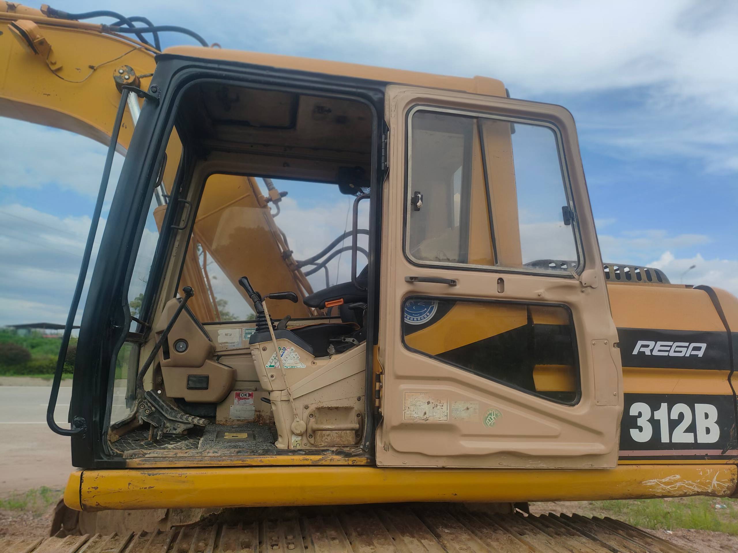 Buy Caterpillar 312V2 Used Excavator / 4