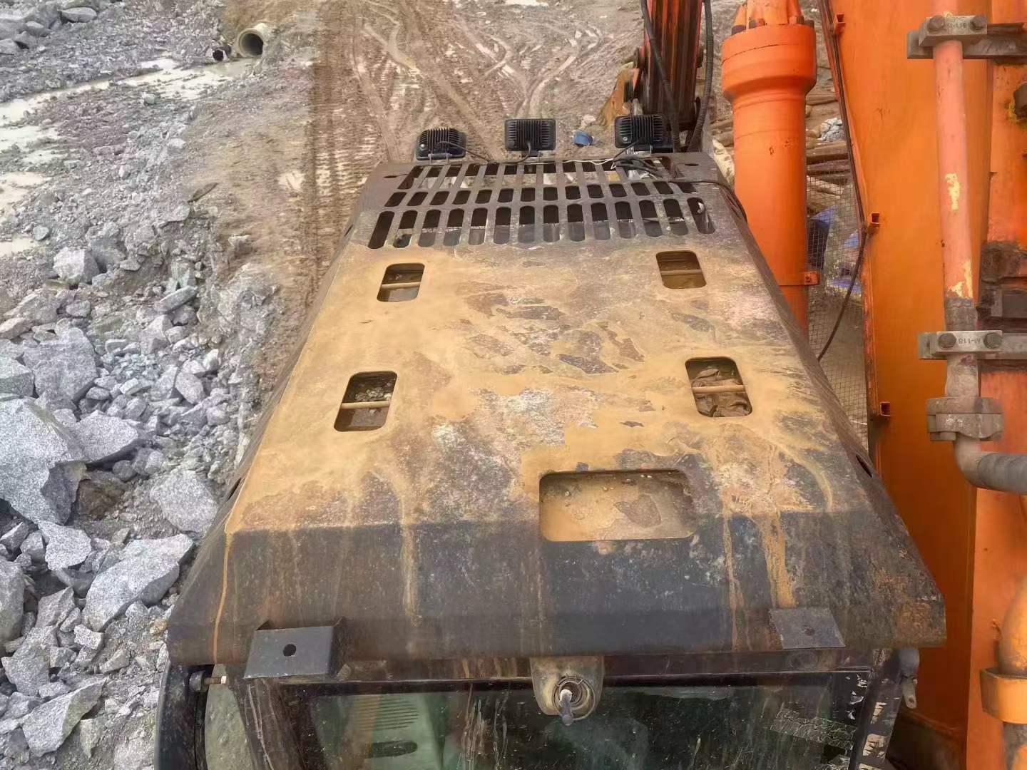Buy Hitachi ZX670LC-5B Used Excavator / 4