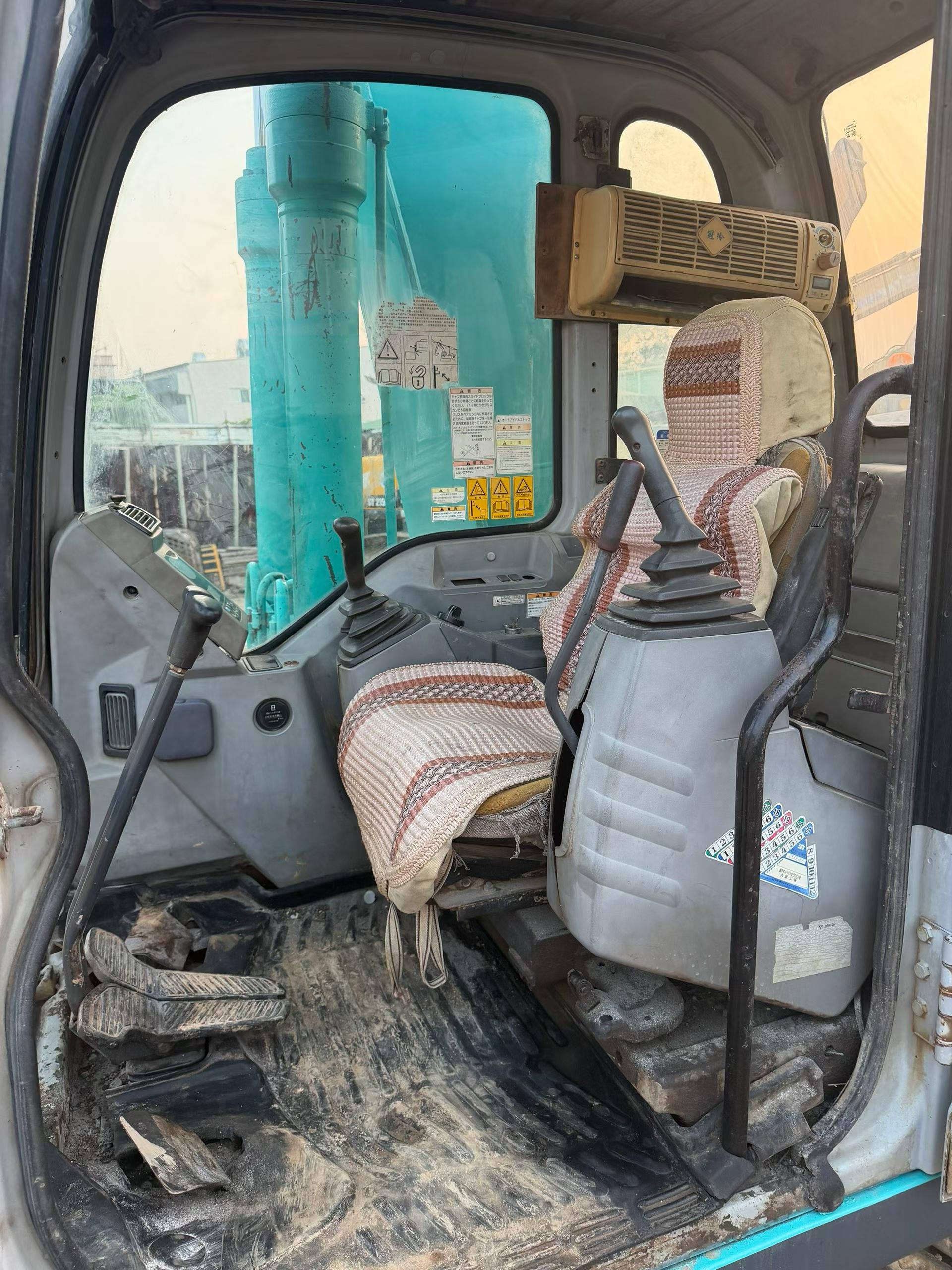 Buy Kobelco SK200-2 Used Excavator / 5