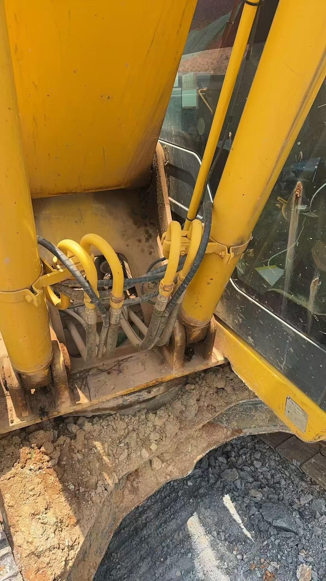 Buy Sumitomo SH200A5 Used Excavator / 4