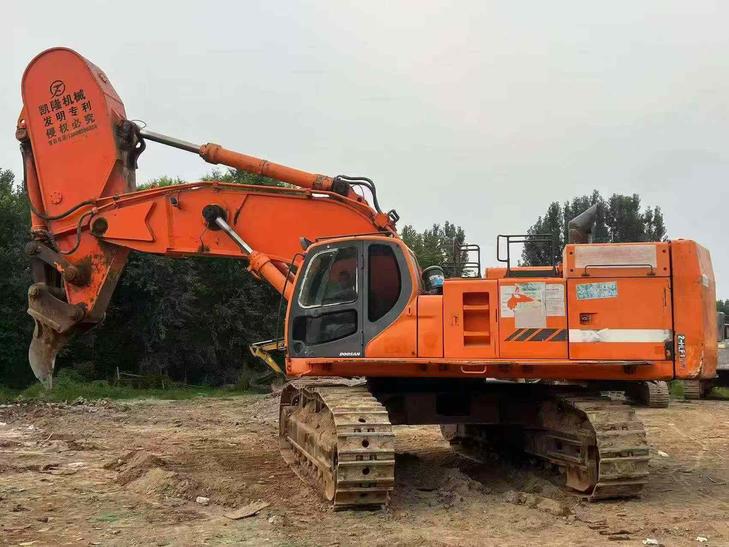 Buy Doosan DX700LC Used Excavator / 1