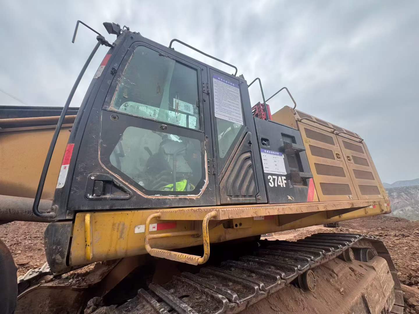 Buy Caterpillar 374D Used Excavator / 2