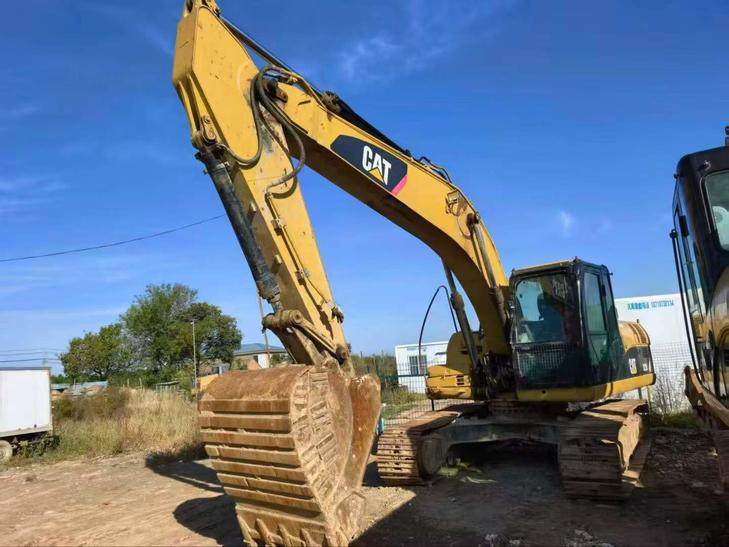 Buy Caterpillar 323 Used Excavator / 1