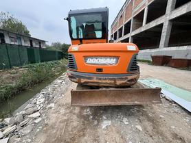 Buy Doosan DH60 Used Excavator / 9 Buy Doosan DH60 Used Excavator / 9