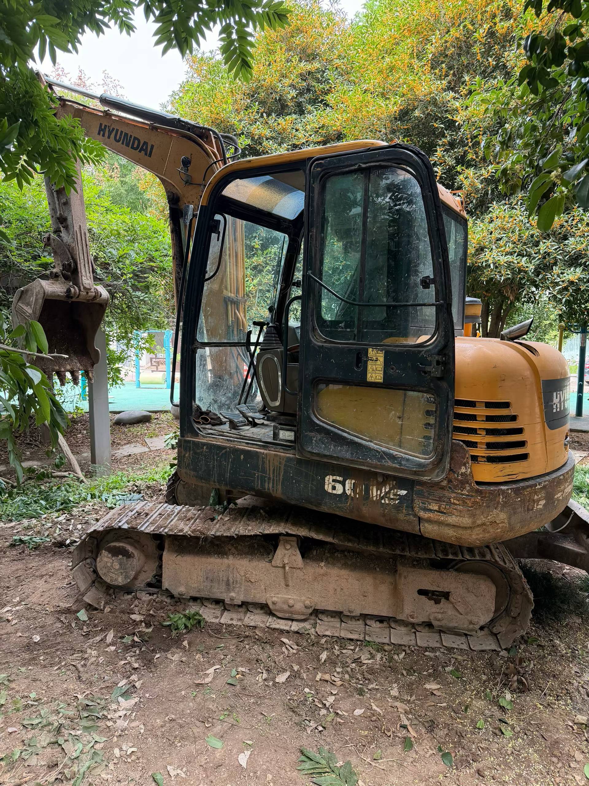 Buy Hyundai R 60VS Used Excavator / 8