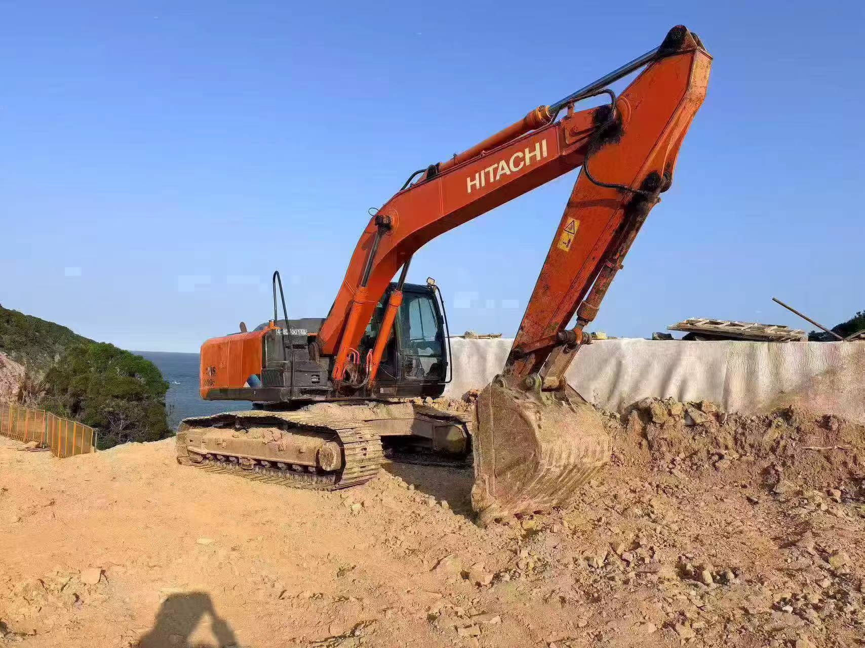 Buy Hitachi EX210-5 Used Excavator / 3
