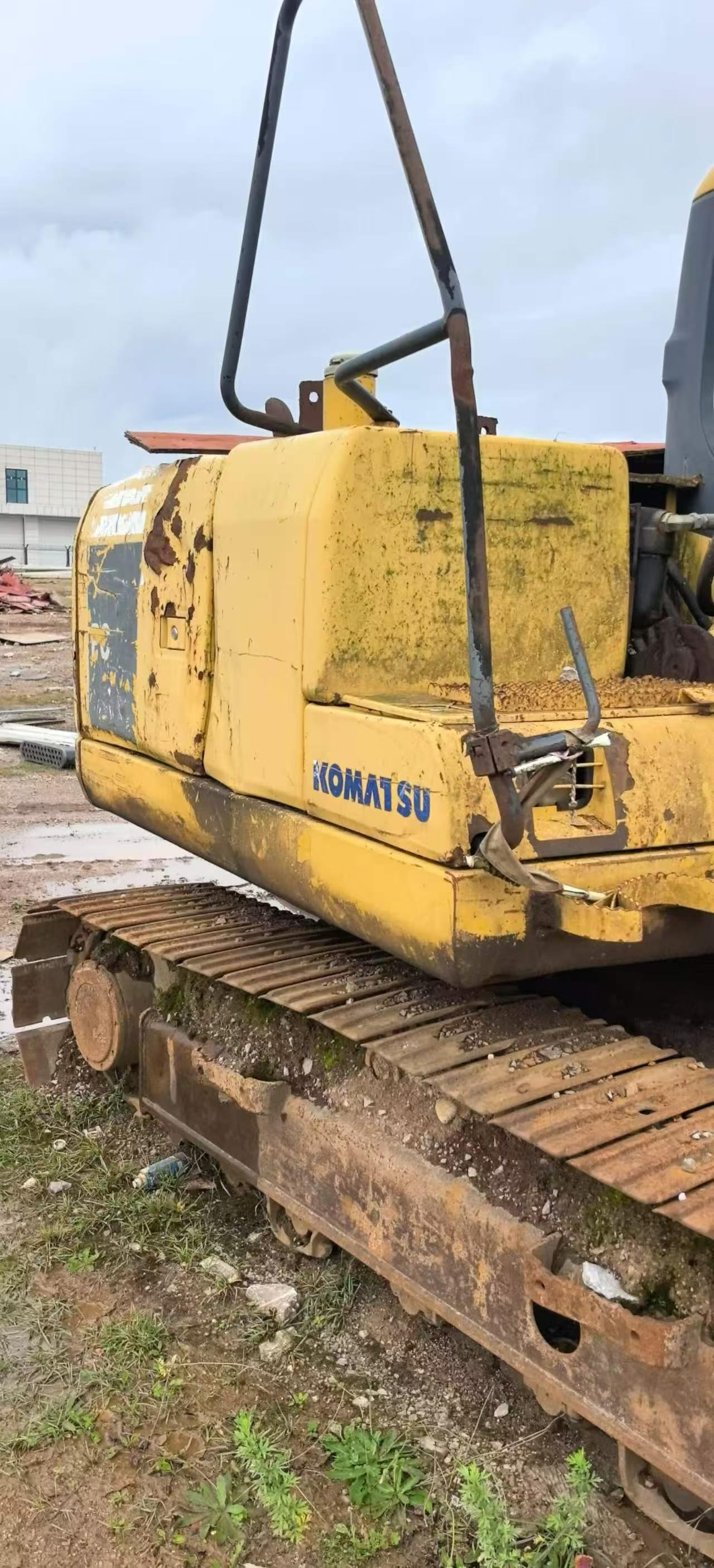 Купить Подержанный Экскаватор Komatsu PC130 / 4
