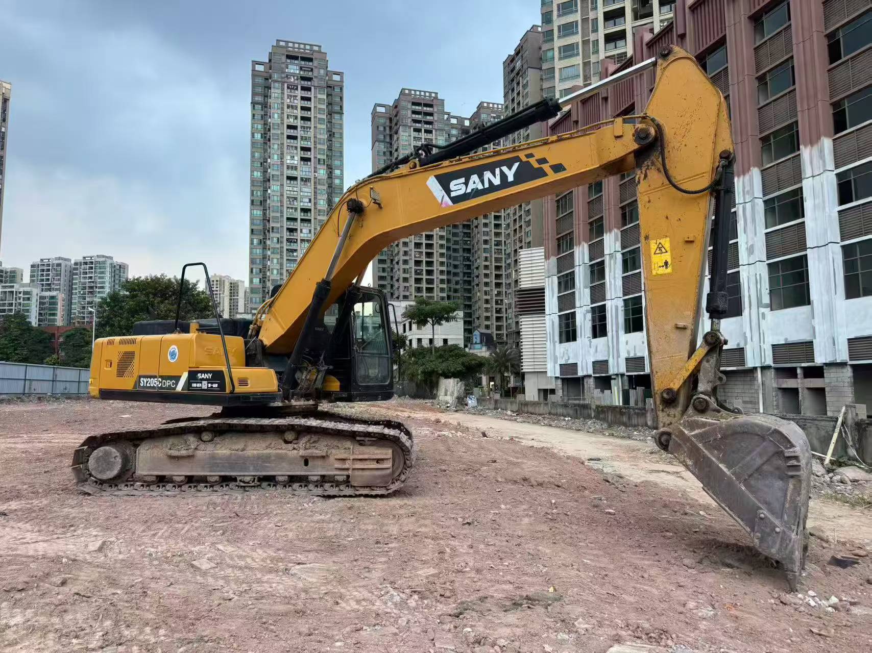 Buy Sany SY205C Used Excavator / 2